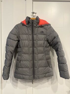 THE NORTH FACE GREY PUFFER JACKET
